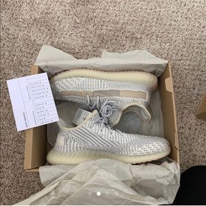 Lundmark Sz 3 Yeezys !! BRAND NEW NEVER WORN